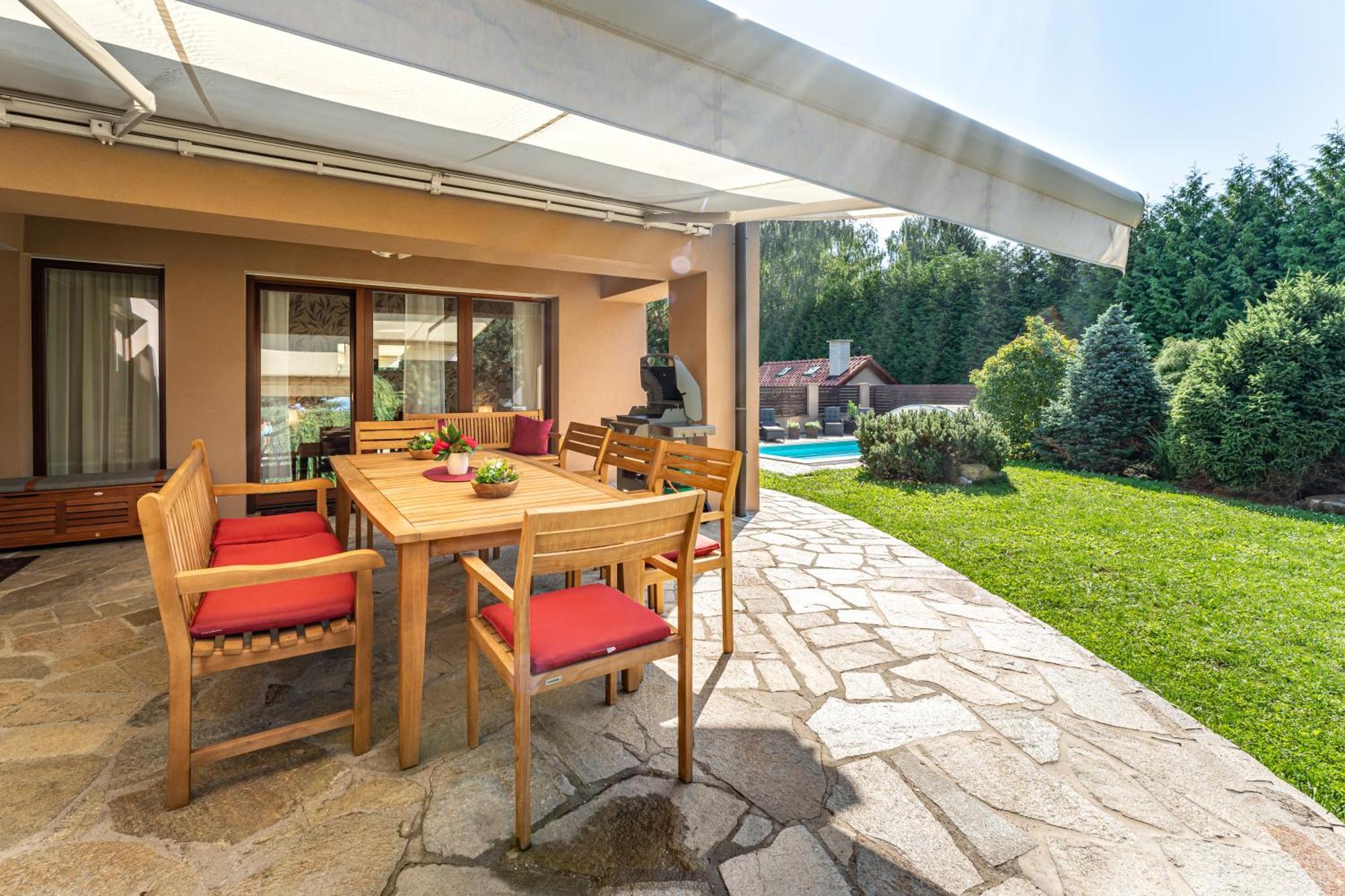 Villa With Pool & Sauna In Beer Village Velké Popovice Exterior foto